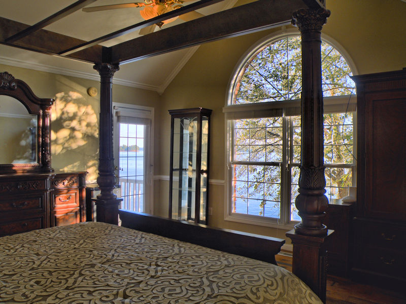 Keowee lakefront home master suite